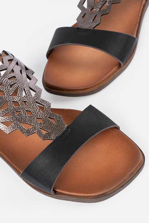 Hnedé ploché sandále, Sergio Leone