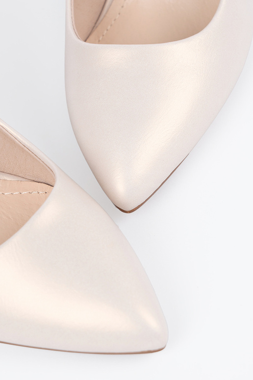 Jasné pieskové klasické lodičky