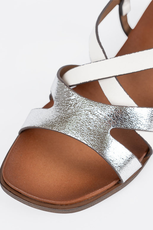 Zlaté sandále s čipkovanými detailmi Zlaté sandále s čipkovanými detailmi