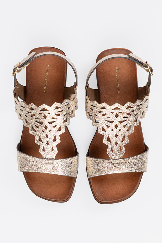 Slonovinové sandále na bielej platforme