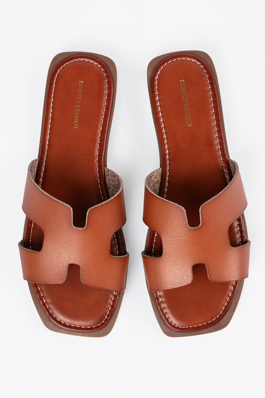 Hnedé šľapky s hranatou špičkou