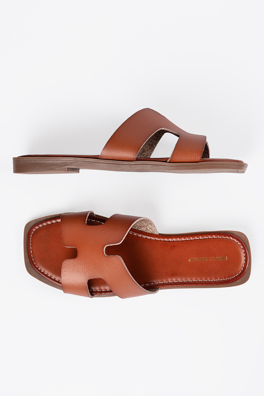 Hnedé šľapky s hranatou špičkou