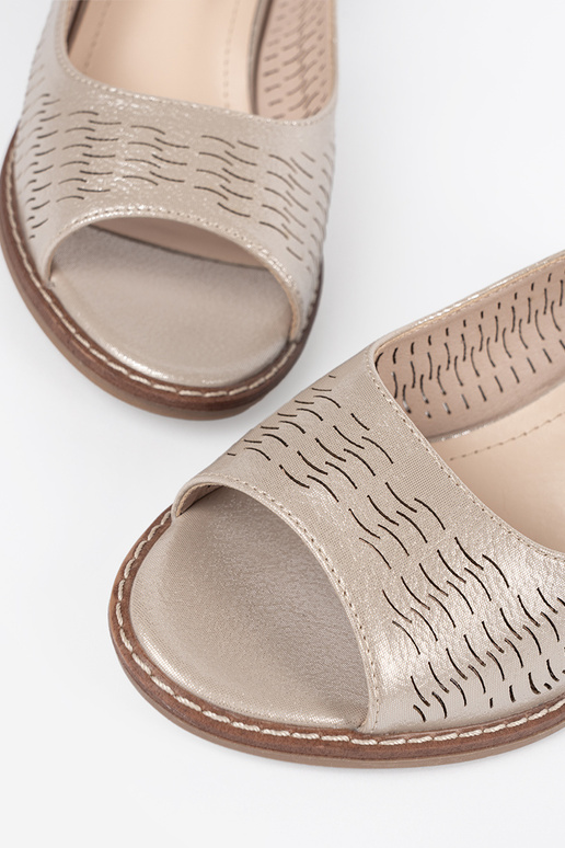 Zlaté dámske topánky na nízkom podpätku