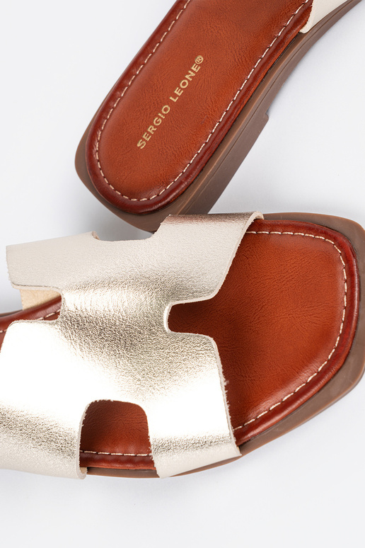 Svetlozlaté šľapky s hranatou špičkou