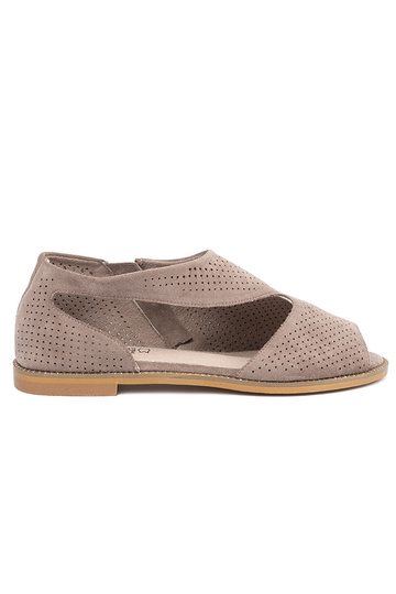 Rovné ažúrové sandále...