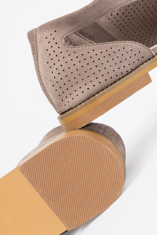 Rovné ažúrové sandále pieskovej farby Rovné ažúrové sandále pieskovej farby