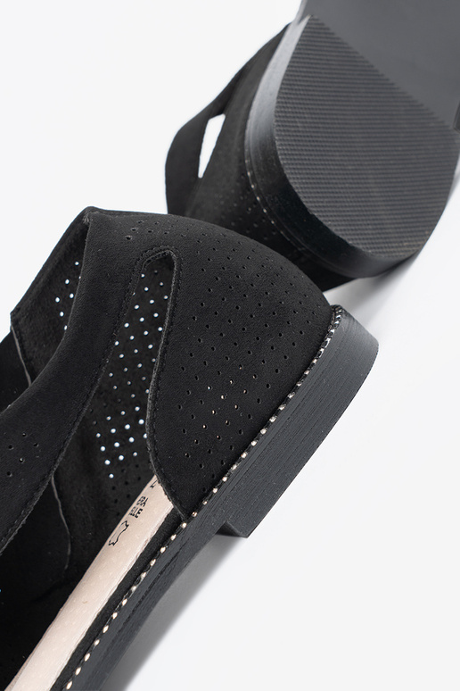 Rovné ažúrové sandále čiernej farby Rovné ažúrové sandále čiernej farby