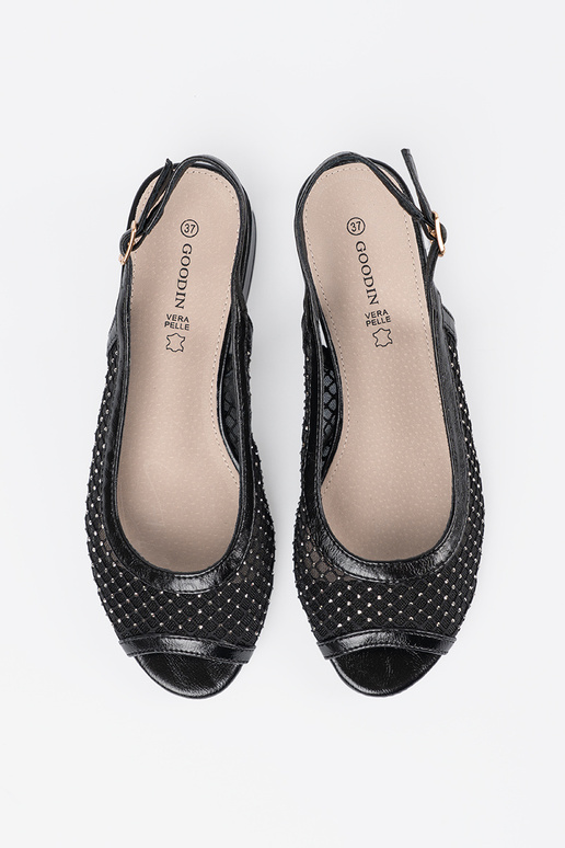 Sandále s dekoratívnou sieťkou...