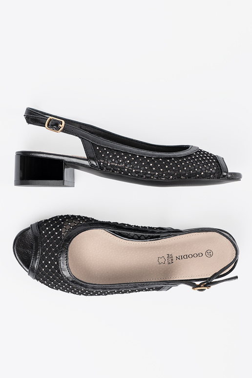 Sandále s dekoratívnou sieťkou...