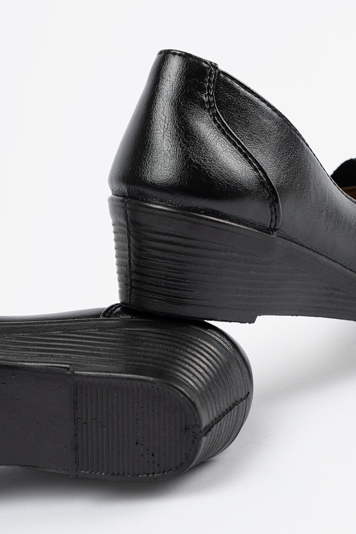 Klasické čierne dámske poltopánky