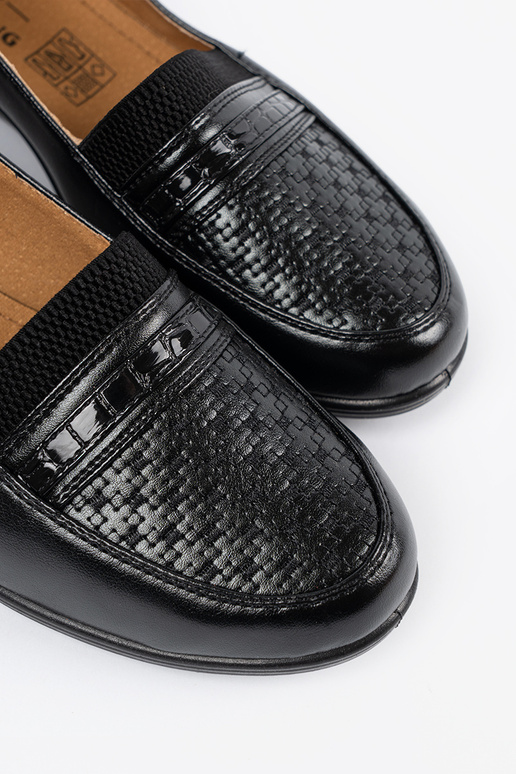 Klasické čierne poltopánky s uzáverom