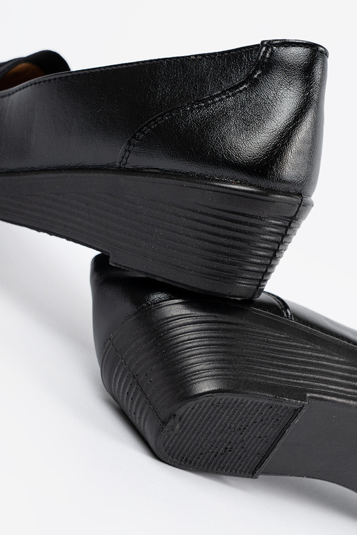 Klasické čierne nazúvacie poltopánky