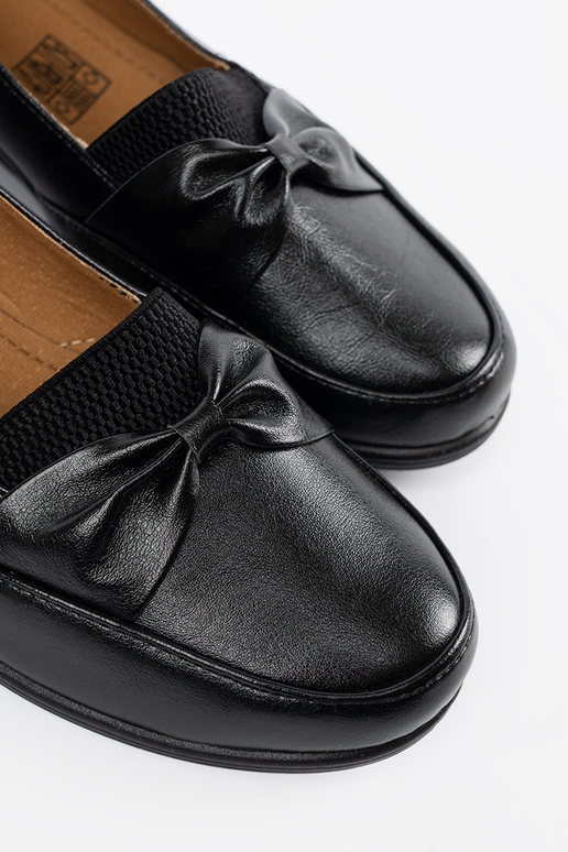 Čierne poltopánky s uzáverom a mašľou