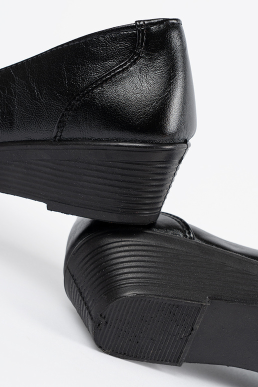 Čierne poltopánky s uzáverom a mašľou