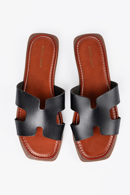 Čierne šľapky so štvorcovou špicou Čierne šľapky so štvorcovou špicou