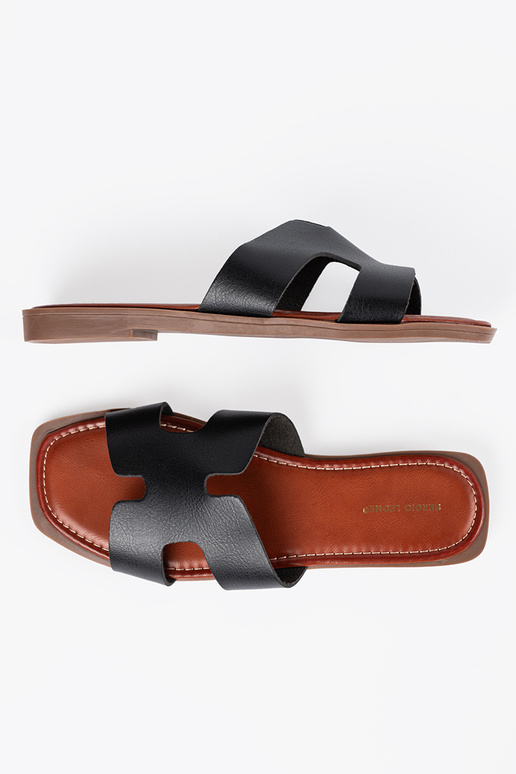 Čierne šľapky so štvorcovou špicou Čierne šľapky so štvorcovou špicou