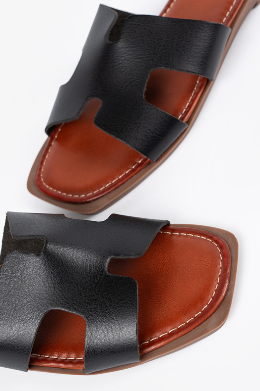 Čierne šľapky so štvorcovou špicou Čierne šľapky so štvorcovou špicou