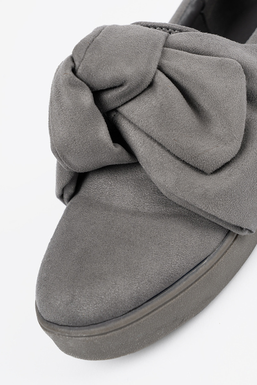 Sivé topánky so zapínaním a mašľou
