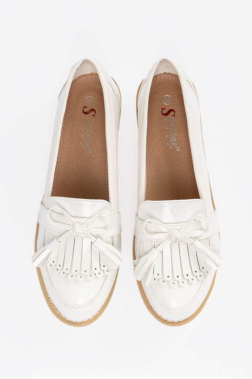 Biele lakované mokasíny s mašľou Biele lakované mokasíny s mašľou