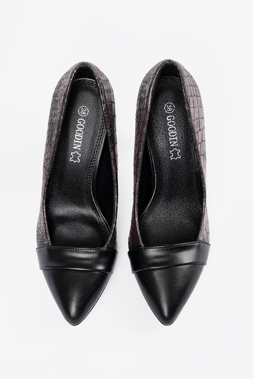 Čierne topánky so vzorom hada