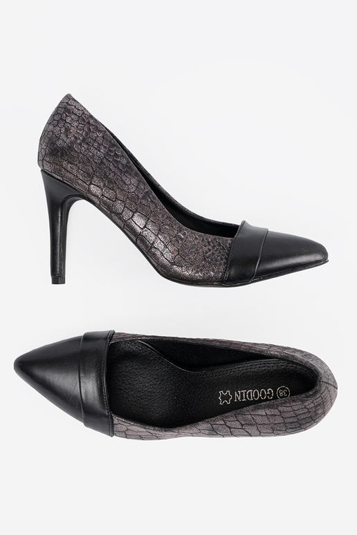 Čierne topánky so vzorom hada