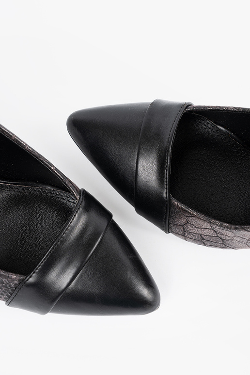 Čierne topánky so vzorom hada