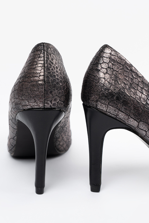 Čierne topánky so vzorom hada