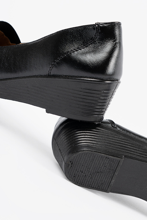 Čierne poltopánky na platforme