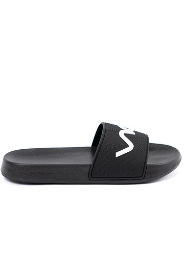 čierna papuče s nápisom 2