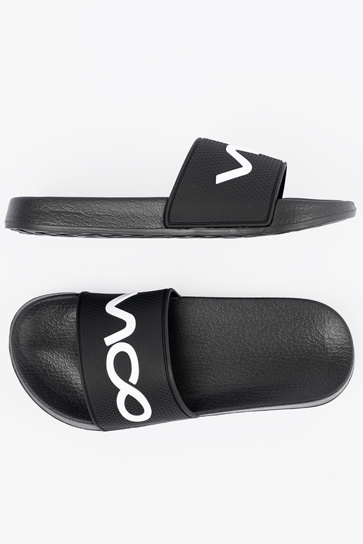 čierna papuče s nápisom