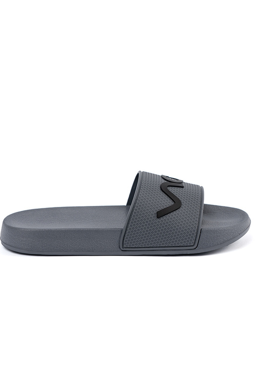 sivá papuče s nápisom