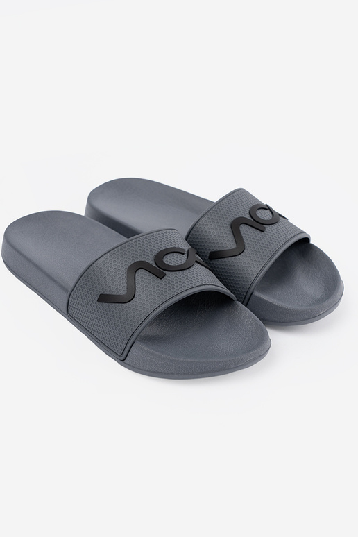 sivá papuče s nápisom