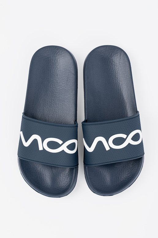 tmavomodrá papuče s nápisom