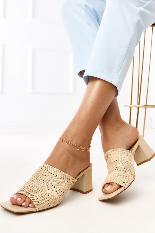 Pieskové šľapky na podpätku s...