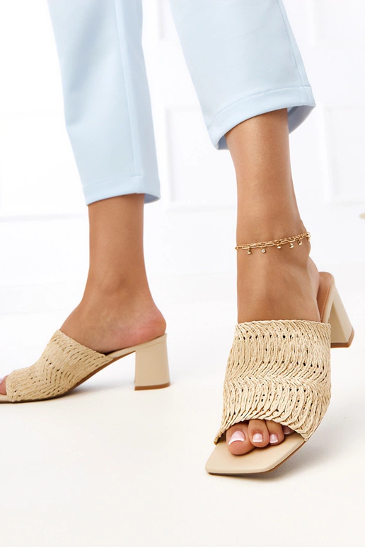 Pieskové šľapky na podpätku s...