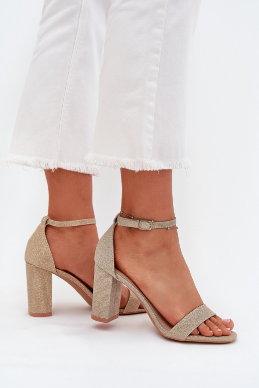 Lesk Dámske sandále na vysokom opätku zlatej farby Kavina