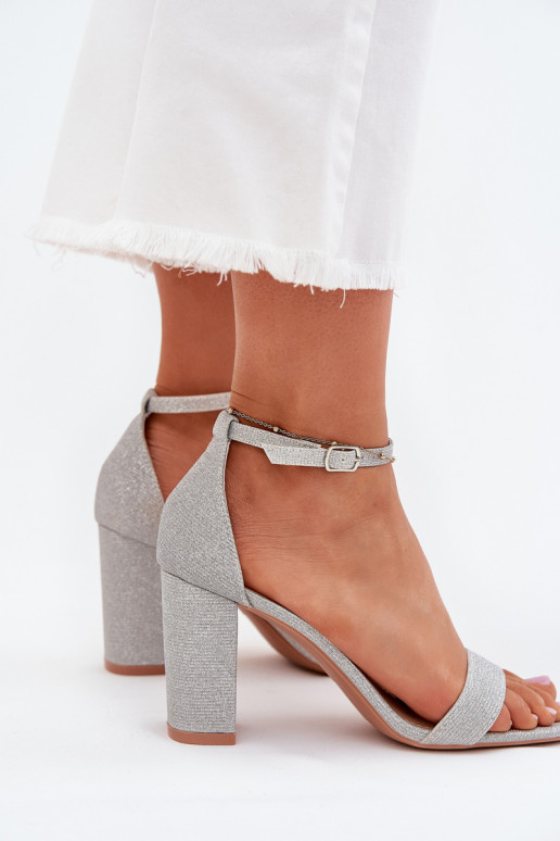 Lesk Dámske sandále na vysokom opätku strieborná farba Kavina
