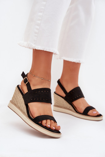 Dámske sandále s prvkami prelamovania Zapnuté INedge S vrkočom čierna Zolira