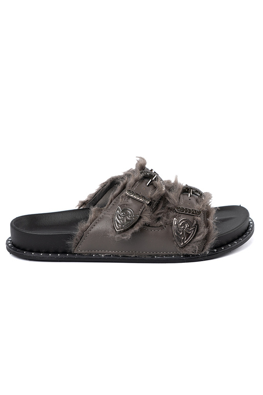 sivá papuče s kožušinou i ćIniekami