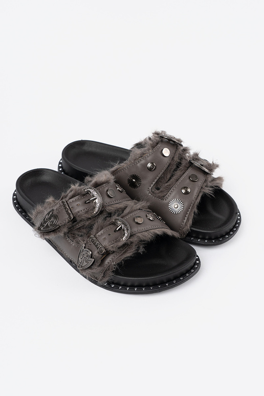 sivá papuče s kožušinou i ćIniekami