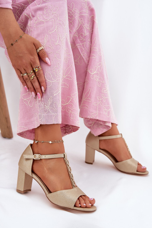 Dámske sandále na vysokom opätku so zdobenými podpätkami z eko kože zlatej farby Triavera