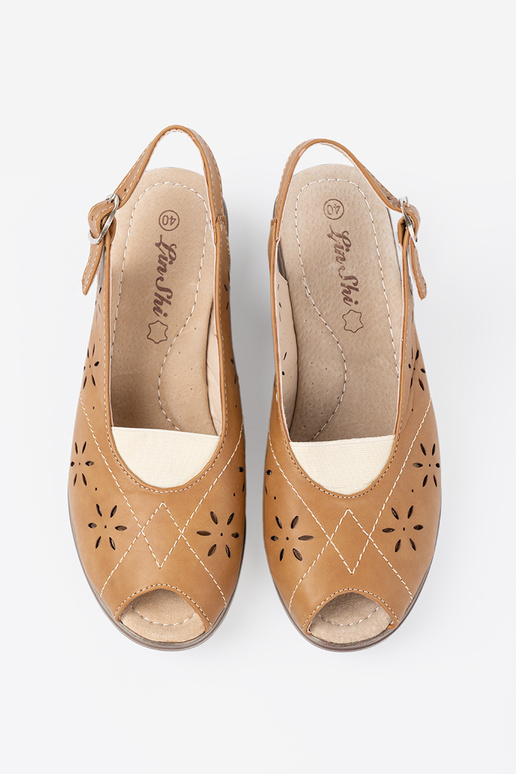 karamelové farby prelamované sandále na kline