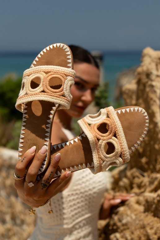 Háčkované dámske šľapky s širokými...