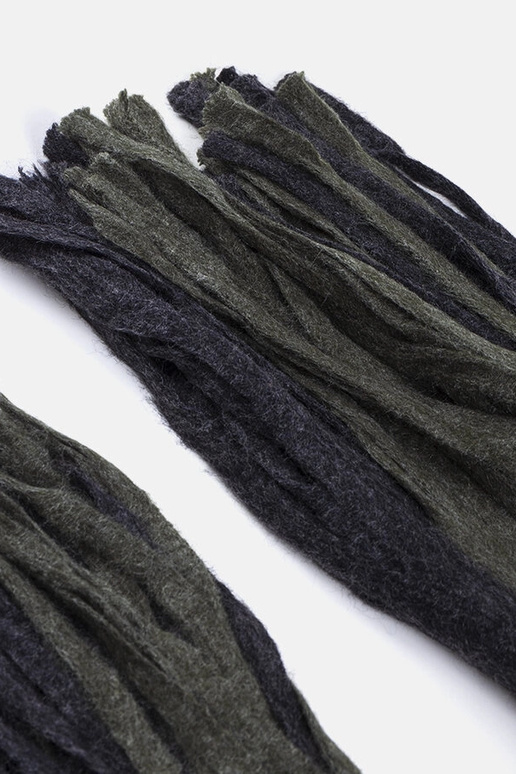 Zeleno-sivý šál s strapcami Lana