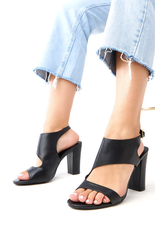 Čierne sandále na podpätku so...