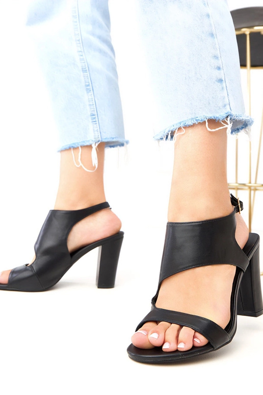 Čierne sandále na podpätku so...