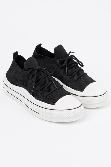 Trvalý model topánky čierna z ozdobnym šnurovaniem