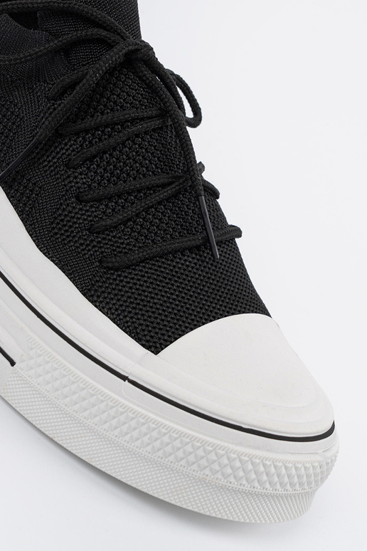 Trvalý model topánky čierna z ozdobnym šnurovaniem