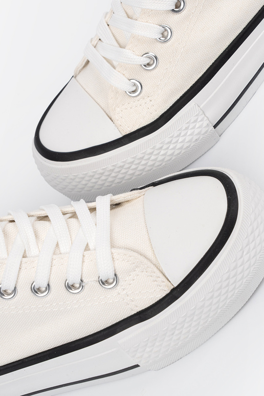 bežná obuv biela farba s nápisom Love