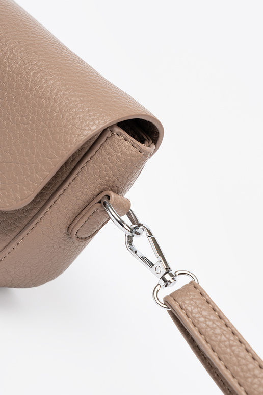 Poštárka so srdiečkami béžová